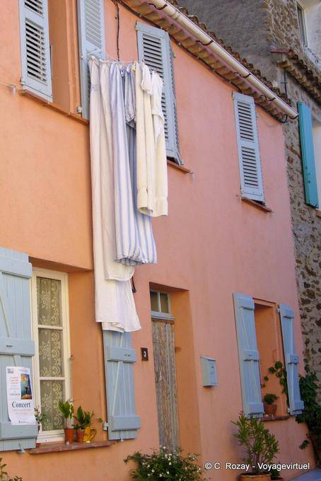 Ramatuelle, biancheria da letto sospeso, Provenza, Francia