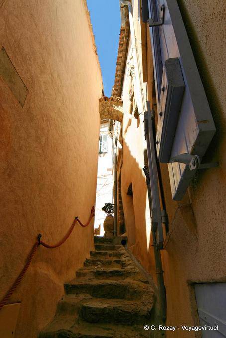 Ramatuelle, traboule scala, Provenza, Francia
