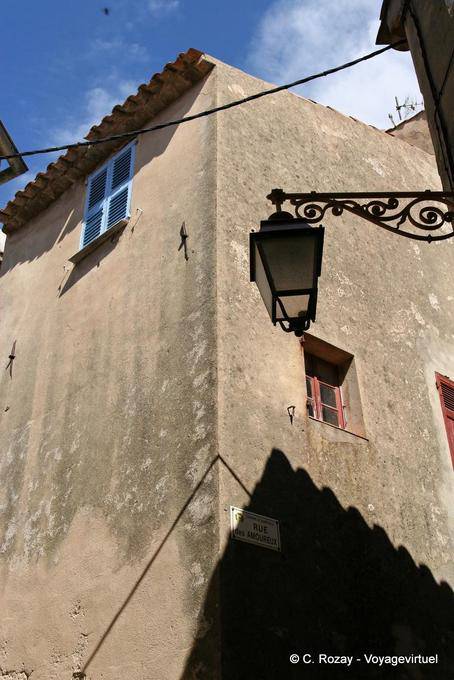Ramatuelle, ombra gioco di luci e di strada Lovers, Provenza, Francia