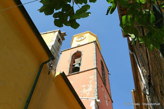 Saint-Tropez, un'altra immagine del campanile della Madonna Assunta, Provenza, Francia