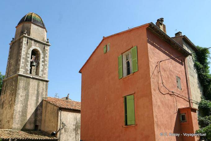 Saint-Tropez, arancio casa e la chiesa della Misericordia, Provenza, Francia