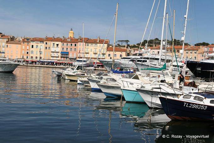 Saint-Tropez, con vista sulle barche del porto e ormeggiate, Provenza, Francia