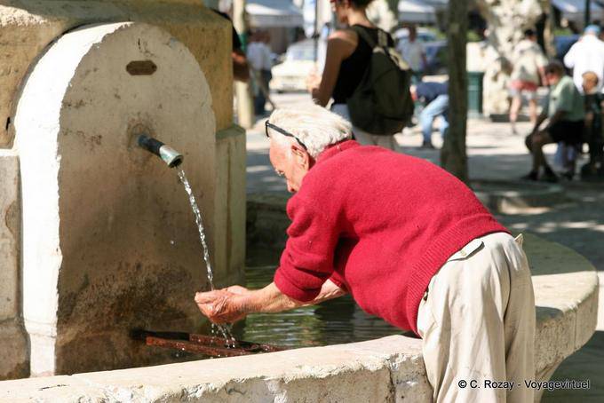 Saint-Tropez, aggiornare alla fontana, Provenza, Francia