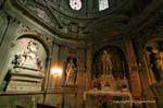 Cappella con una statua della Vergine Maria, scolpita nel 1838 da James Pradier, Notre Dame des Doms, Avignone, Francia.