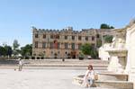 Palazzo Vescovile divenne museo Petit Palais, Avignone, Piazza del Palazzo, Francia.
