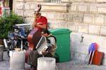 Musicisti di strada, fisarmonica e contrabbasso, Avignone, Francia.