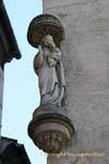 Statua della Vergine e il Bambino, Mazan angolo di strada e luogo Crillon, Avignon, Francia.
