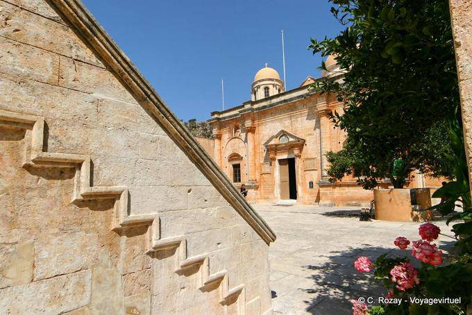 Architettura esterna del Monastero della Santissima Trinità, Agia Triada Akrotiri - Creta, Grecia