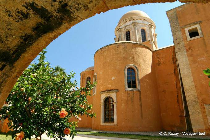 Agia Triada Akrotiri, dietro il santuario principale della cattedrale (ministro) - Creta, Grecia