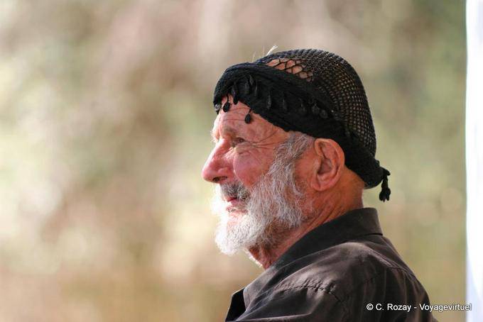 Anopolis Man in sariki - Creta, Grecia