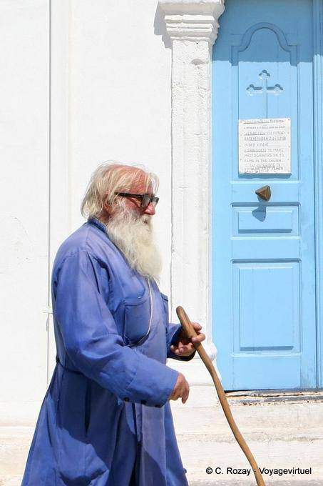 Chryssoskalitissa, ortodosso pop la barba bianca - Creta, Grecia