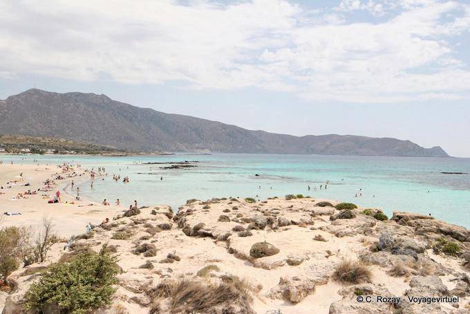 Nuoto in acqua calda e prendere il sole, Elafonissi - Creta, Grecia