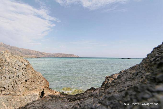 Vista della baia dalle rocce Elafonissi - Creta, Grecia