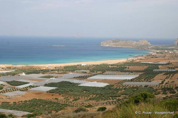 Vista sulla spiaggia e serre, Falassarna - Creta, Grecia
