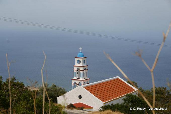 Un campanile della chiesa sopra il mare, Falasarna - Creta, Grecia