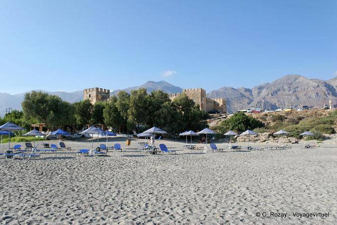 Castello visto dalla spiaggia, Frangokastello (Φραγκοκάστελλο) - Creta, Grecia