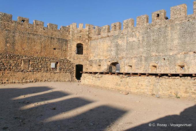 All'interno della fortezza costruita dai Veneziani al 1374, Frangokastello - Creta, Grecia