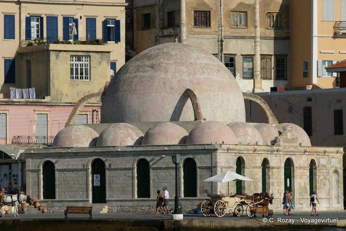 In carrozza di fronte alla Moschea dei Giannizzeri, Chania - Creta, Grecia