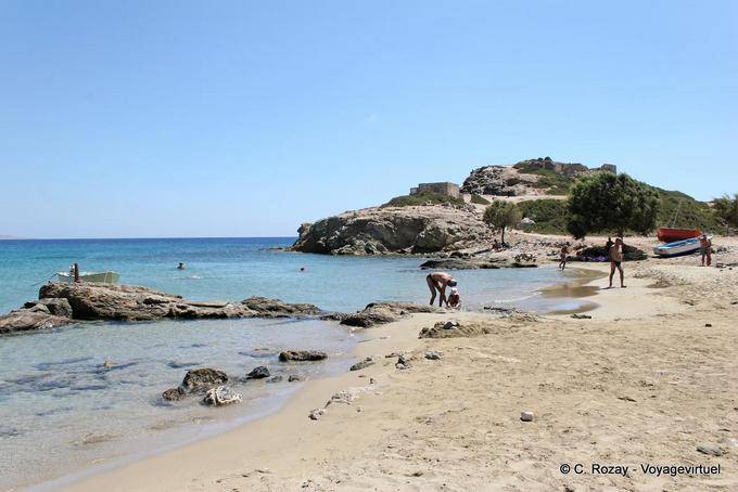 Spiaggia di fronte alle rovine di Itanos, la città deserta (Erimopolis) - Creta, Grecia