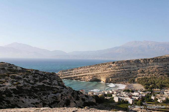 Matala, vista panoramica sulla baia di Messara dalla cima del Theosyni - Creta, Grecia