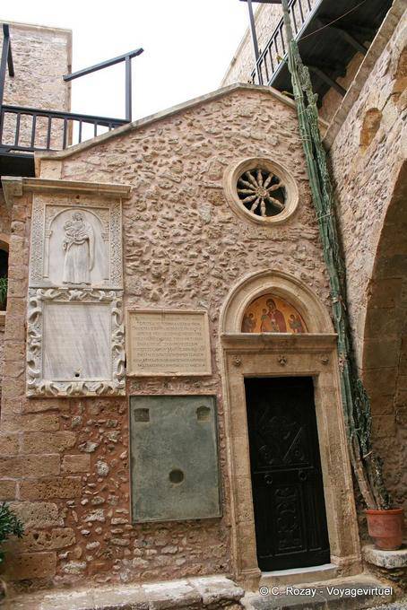 Facciata della cappella dedicata alla Vergine, Moni Toplou - Creta, Grecia