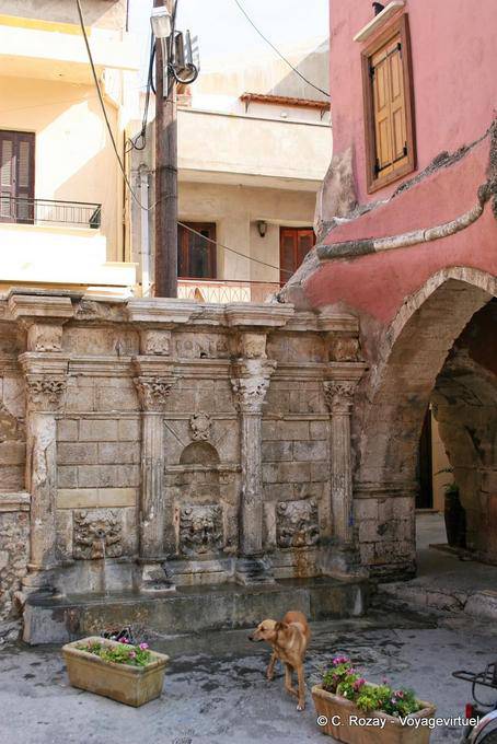 Rethymnon, la fontana veneziana Rimondi realizzato durante il Rinascimento e situato sul luogo di Piano - Creta, Grecia
