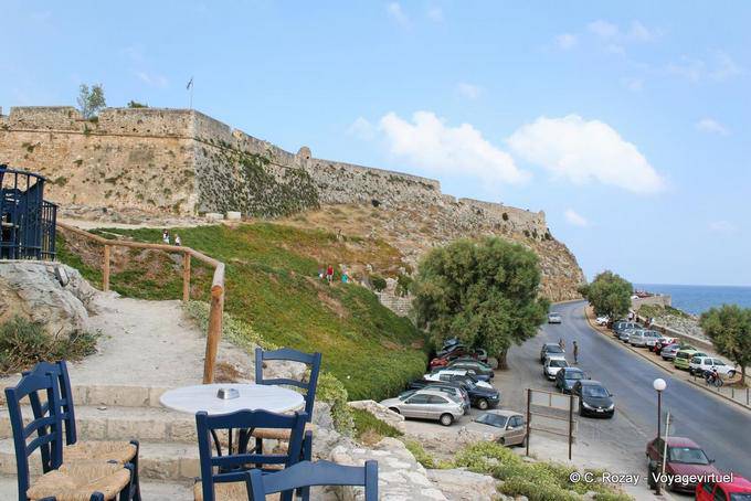 Rethymnon, le mura della Fortezza veneziana vista (Frourio) da Emmanouil Kefalogianni - Creta, Grecia