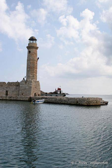 Rethymnon, il faro veneziano alla fine del molo - Creta, Grecia