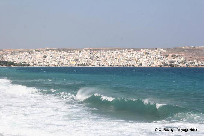 Sitia, vista panoramica della città dal mare - Creta, Grecia
