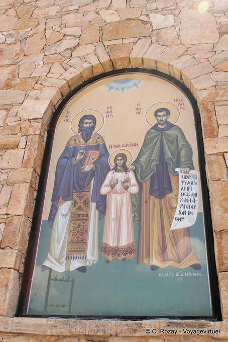 Spili santino su un muro della sede del vescovado di Lambis, e Sivritou Sfakion - Creta, Grecia