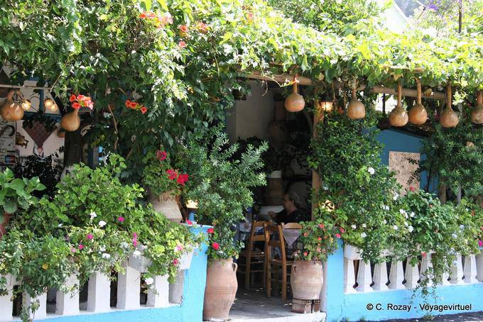 Spili tipica taverna in Mitropolitou Isidorou - Creta, Grecia