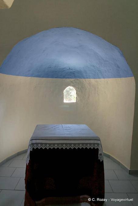 Geometria e la luce nella cappella - Creta, Grecia