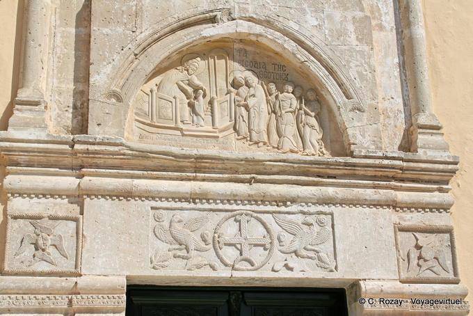 Vori frontone della chiesa - Creta, Grecia