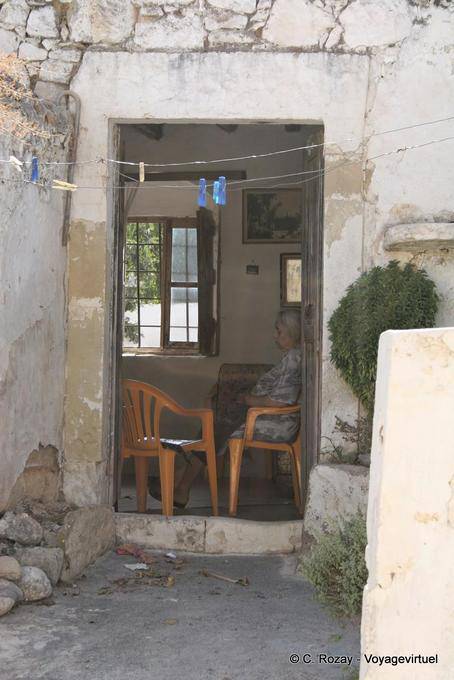 Indiscretion all'interno di una casa, Vori - Creta, Grecia
