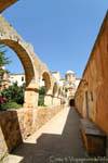Arcades intorno al giardino centrale, Agia Triada Akrotiri, Creta.