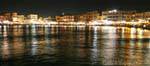 Panorama del pittoresco porto vecchio di Chania illuminato, Creta.