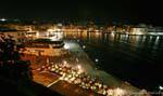 Vita notturna sul porto veneziano di Chania, Creta.