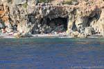 Pebble beach a grotta penisola Loutro, Creta.