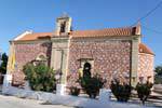 Piccola chiesa rosa nella pianura di Messara, Creta.