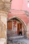 Rethymnon, arco alla destra della fontana Rimondi nella piazza del Piano, Creta.
