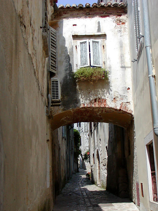 Ruelle medievale, Krk, Croazia