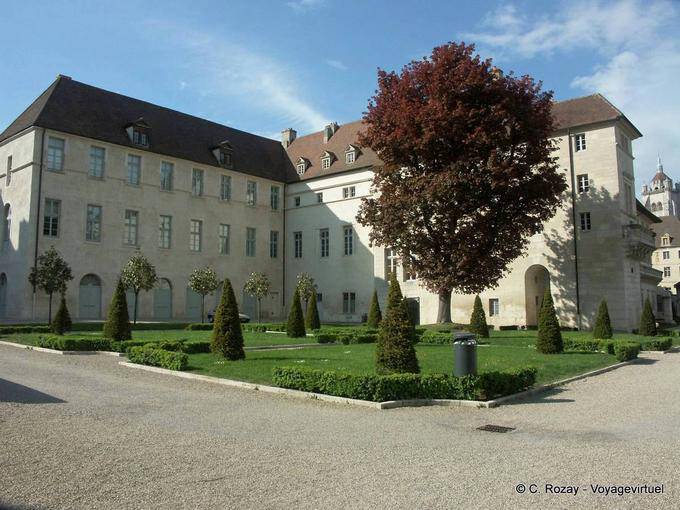Dole, nei giardini della biblioteca - Francia