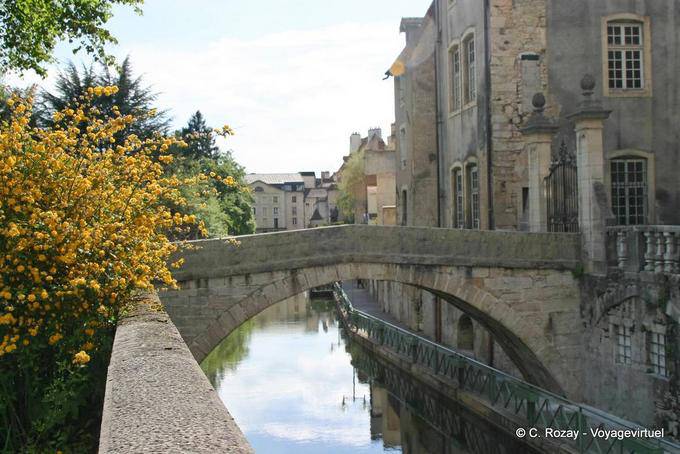 Un'altra vista del canale e il vecchio ponte Conciatori, Dole - Francia