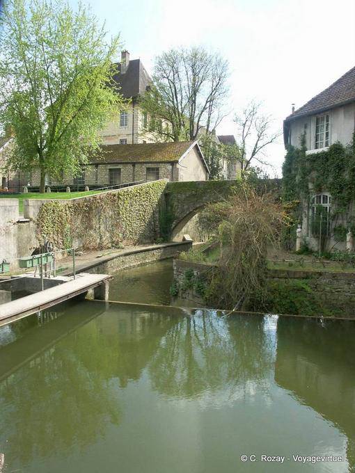 Nei meandri conciatori di canale, Dole - Francia