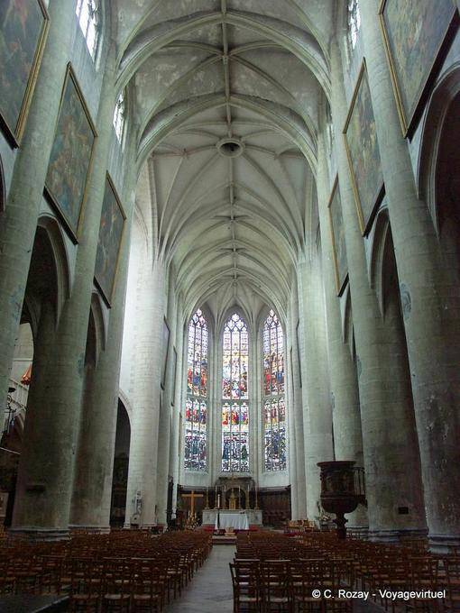 Navata della Basilica di Nostra Signora di Dole - Francia