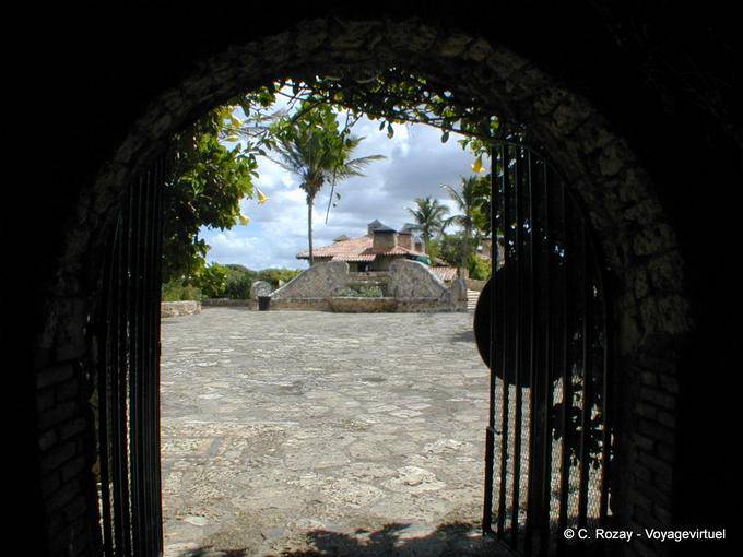 Plot vista interna, Altos de Chavon, Rep. Dominicana