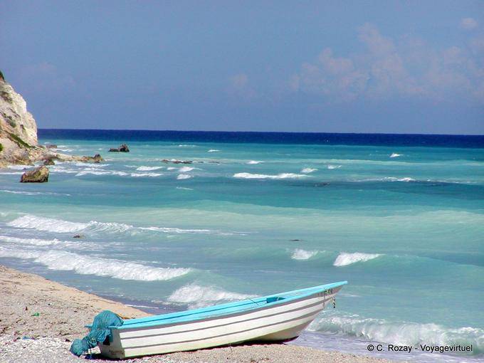 Plage au pied des falaises vers le malecon d'Enriquillo, Barahona , Rep. Dominicana