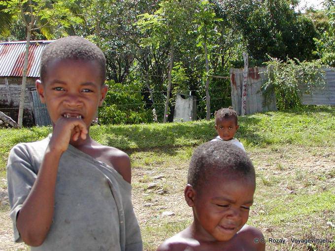 La povertà rimane alta, soprattutto nelle zone rurali, Rep. Dominicana