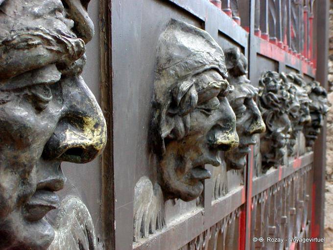 Heads su una griglia, Cattedrale di Notre Dame dell'Incarnazione, Santo Domingo, Rep. Dominicana