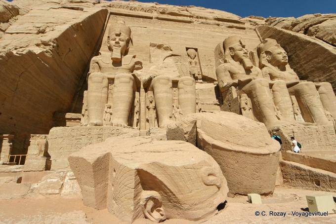 Colossus è crollato, Abu Simbel - Egitto